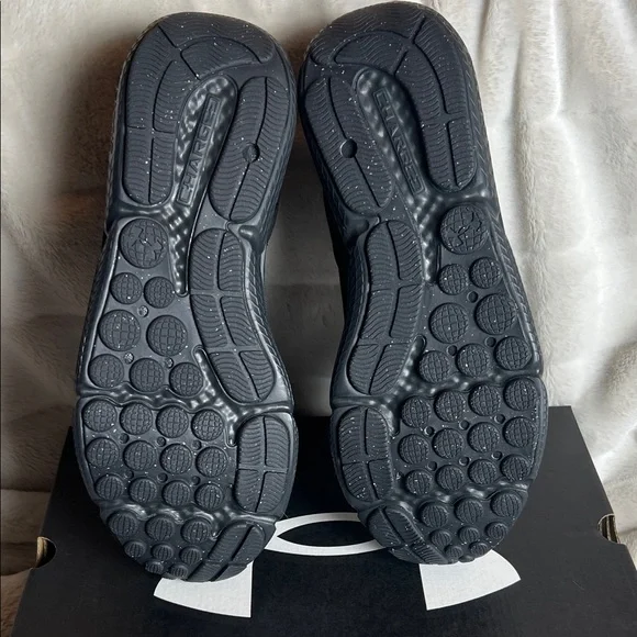 Under Armour UA Charged Assert 10 Black Athletic Shoes - Picture 4 of 6